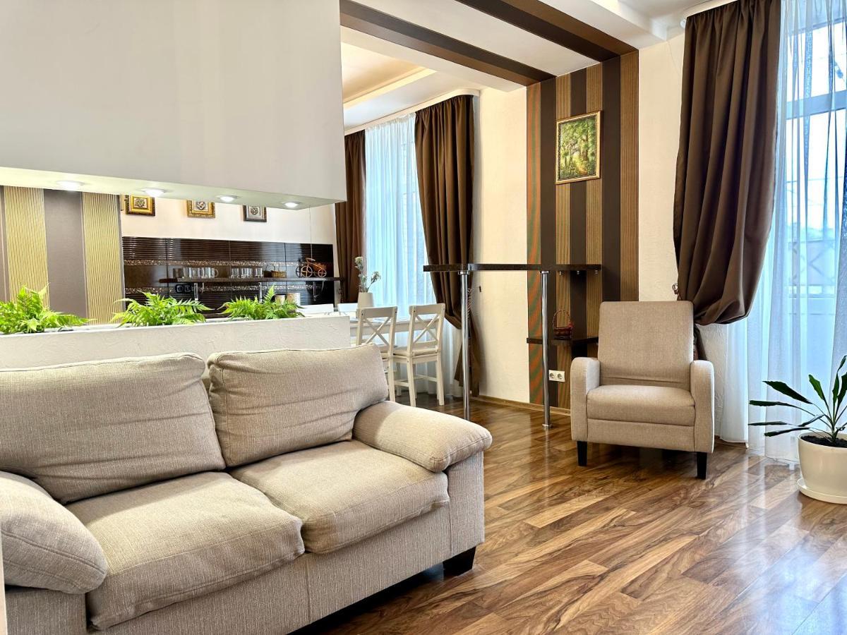 Lux Apartments In The City Center With A Coffee Machine, View Of A Theater, Near Zlata Plaza Ровно Экстерьер фото