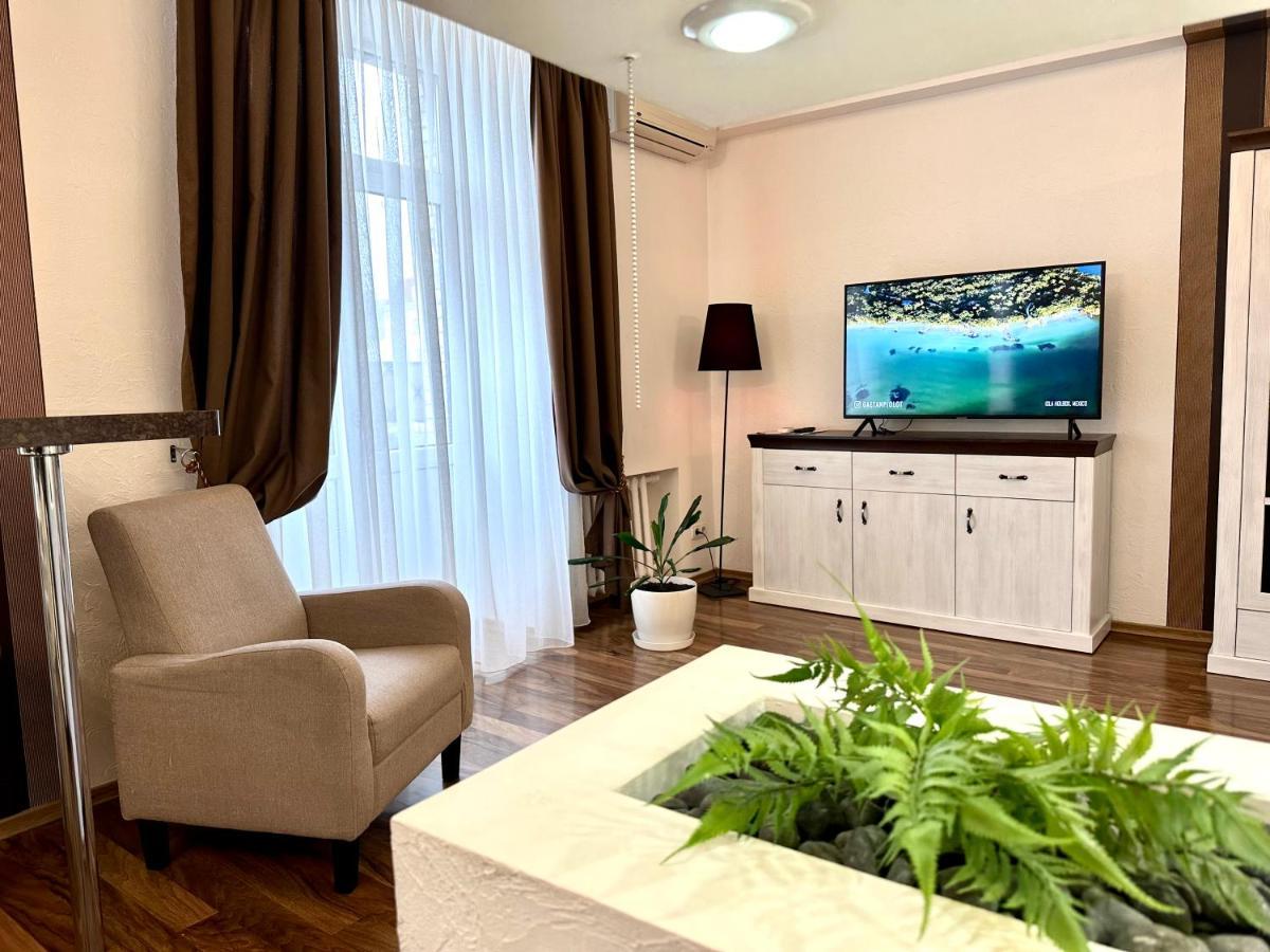 Lux Apartments In The City Center With A Coffee Machine, View Of A Theater, Near Zlata Plaza Ровно Экстерьер фото