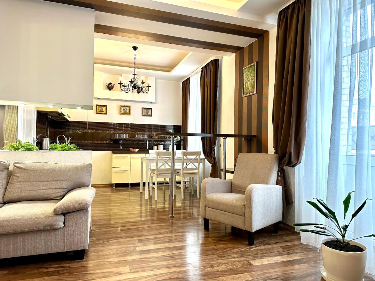 Lux Apartments In The City Center With A Coffee Machine, View Of A Theater, Near Zlata Plaza Ровно Экстерьер фото